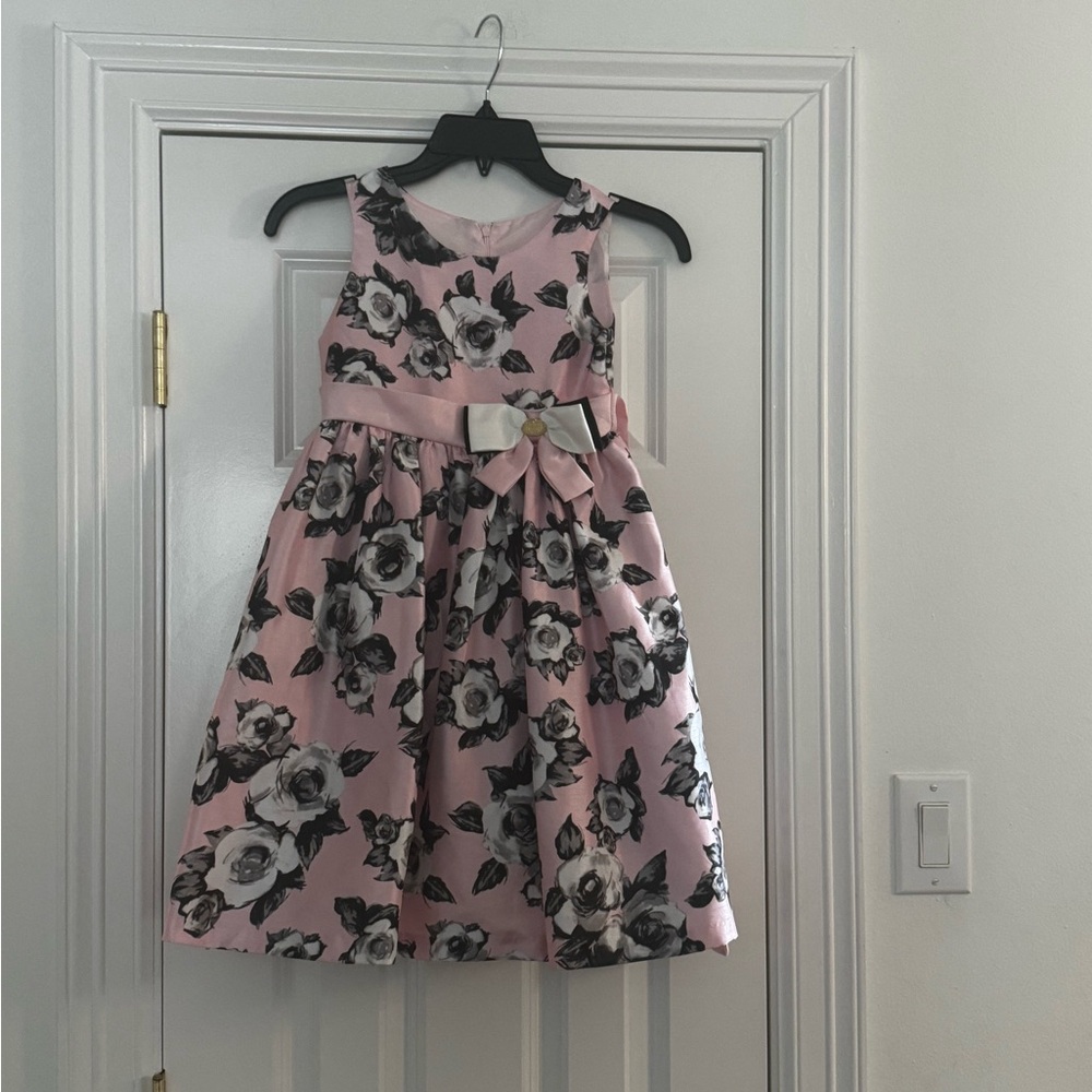 Designer dress for young girls ,size 7 slightly used,good condition.